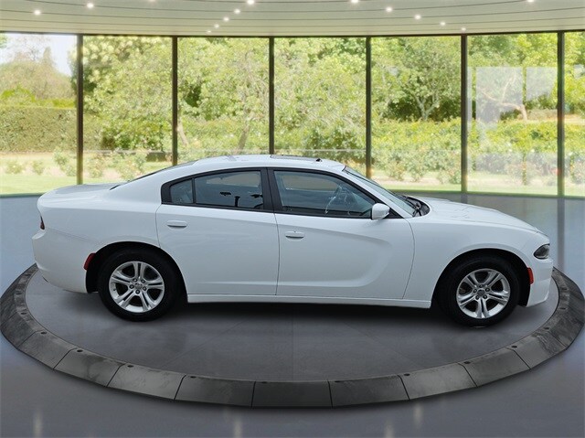 2022 Dodge Charger SXT photo 2