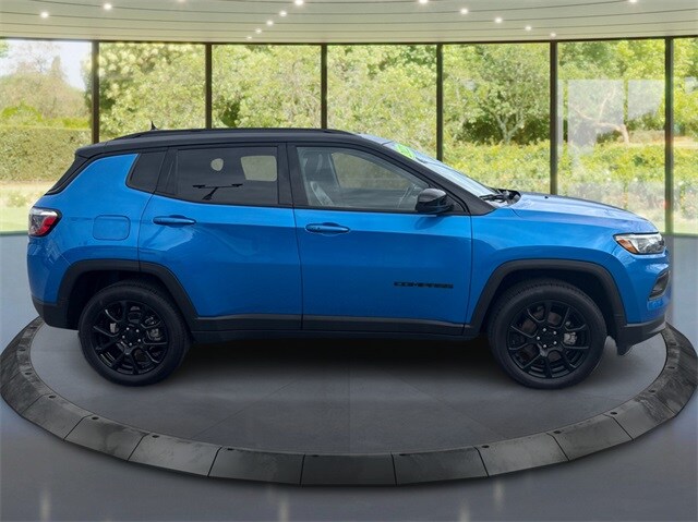 2022 Jeep Compass Altitude photo 2