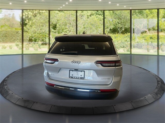 2025 Jeep Grand Cherokee Limited photo 3
