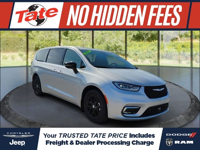 2026 Chrysler Pacifica Select's photo