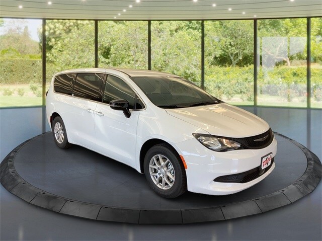 2026 Chrysler Voyager LX's photo