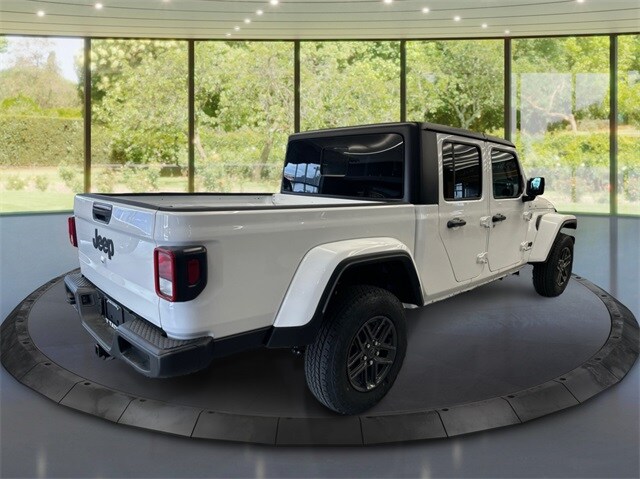 2025 Jeep Gladiator Sport S photo 3