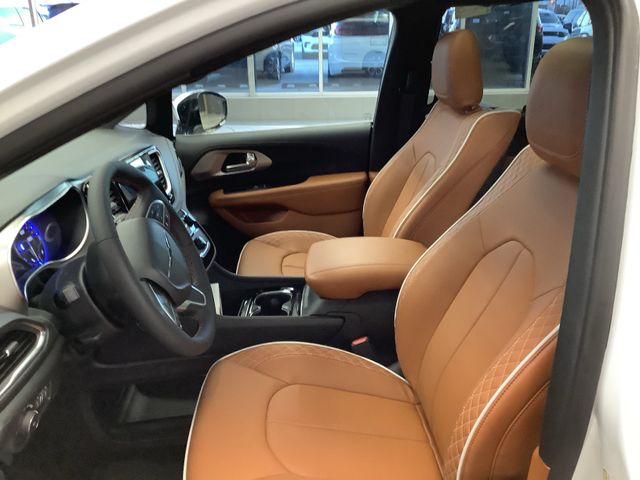 2026 Chrysler Pacifica Pinnacle - Photo 11