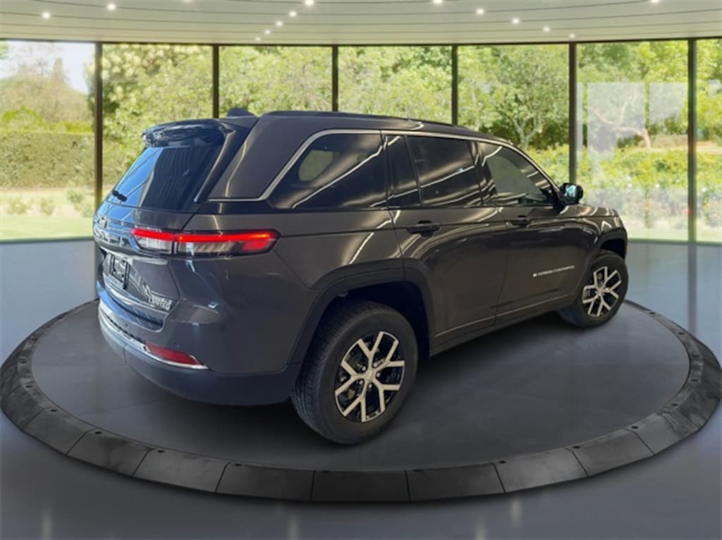 New 2025 Jeep Grand Cherokee Limited Sport Utility