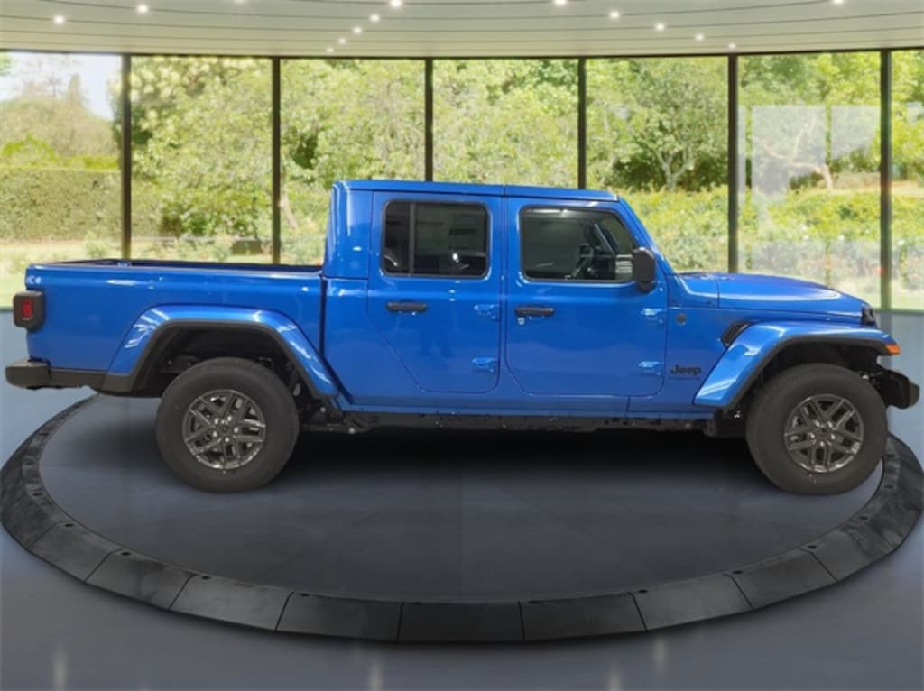 New 2026 Jeep Gladiator Sport S Pickup