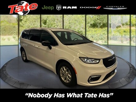 2026 Chrysler Pacifica Select Passenger Van