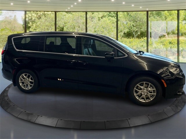 2026 Chrysler Voyager LX photo 2