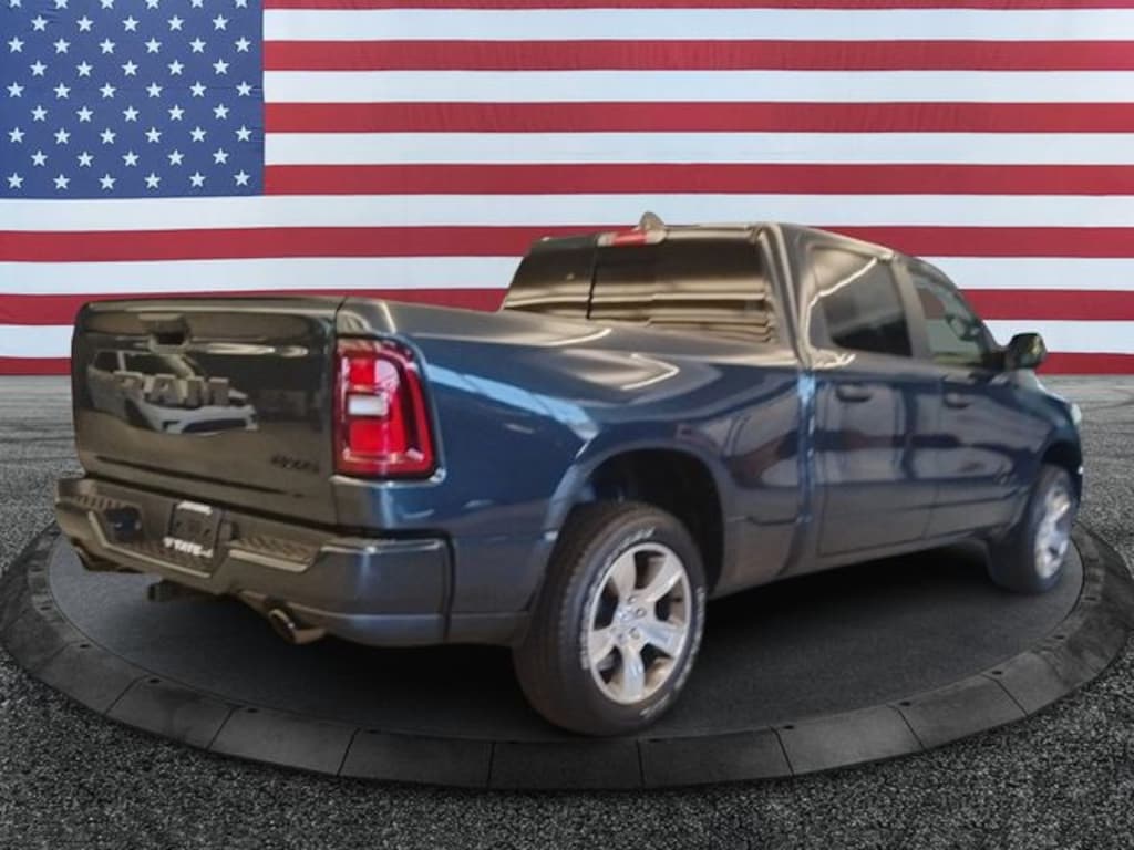 New 2026 Ram 1500 EXPRESS CREW CAB 4X4 6'4 BOX Pickup