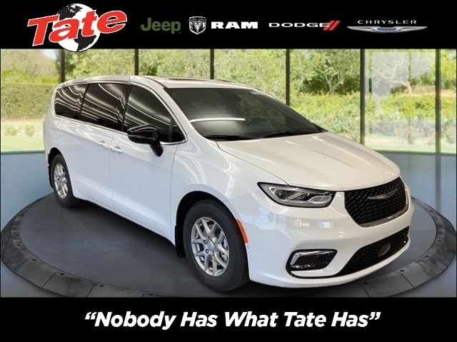 2026 Chrysler Pacifica Select's photo