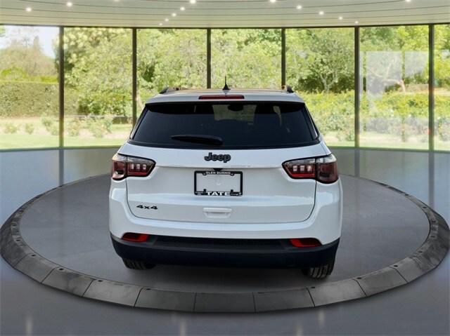 2025 Jeep Compass Latitude photo 2