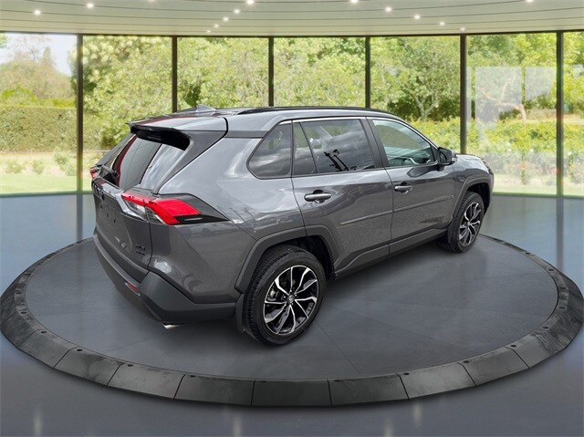 2022 Toyota RAV4 XLE photo 3