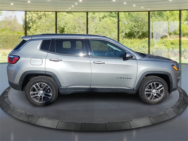2020 Jeep Compass Latitude photo 2