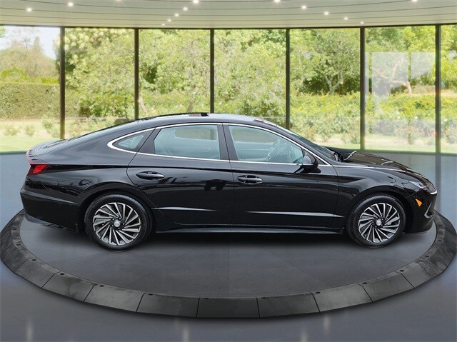 2023 Hyundai Sonata Hybrid Limited photo 2