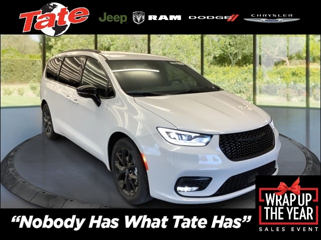 2026 Chrysler Pacifica Select's photo