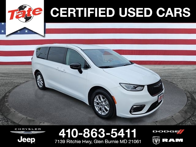 2024 Chrysler Pacifica Touring L's photo