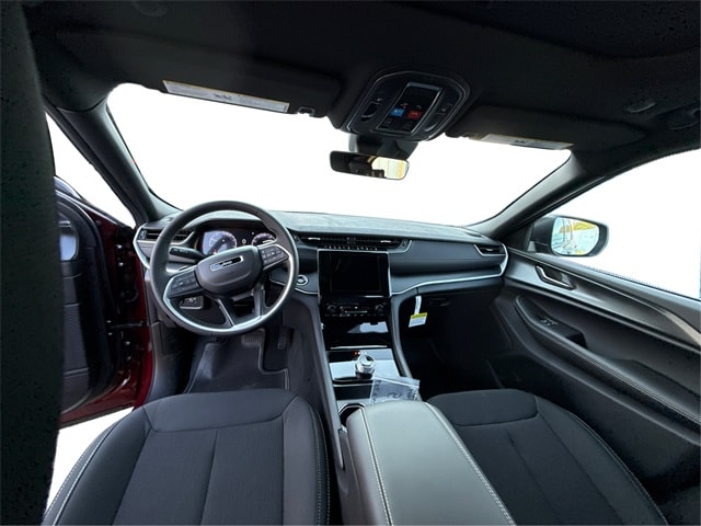 2025 Jeep Grand Cherokee Laredo X photo 4