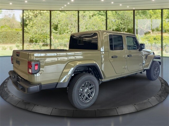 2025 Jeep Gladiator Sport S photo 3