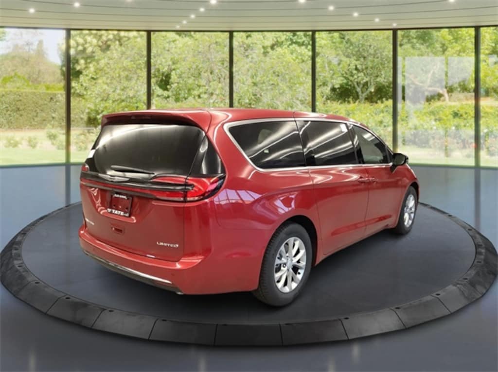 New 2026 Chrysler Pacifica Limited Passenger Van