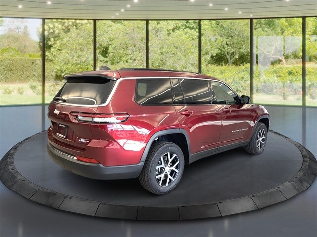 2025 Jeep Grand Cherokee Limited photo 3