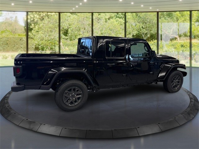 2025 Jeep Gladiator Sport S photo 2