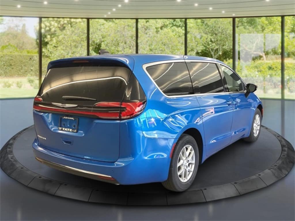 New 2026 Chrysler Pacifica Select Passenger Van