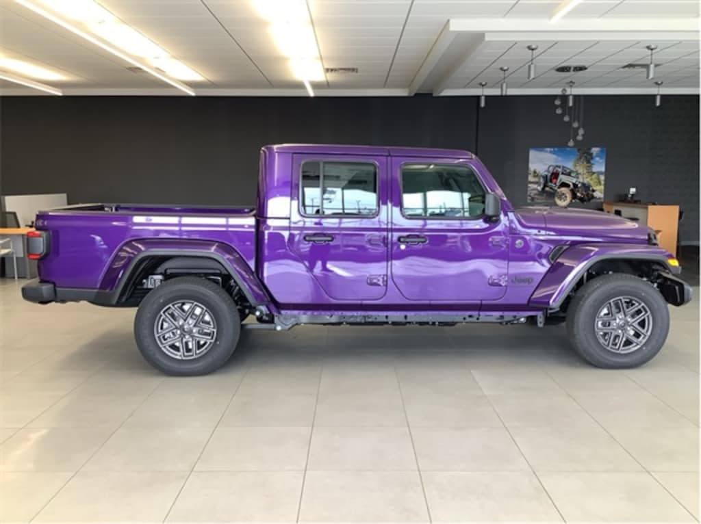New 2026 Jeep Gladiator Sport S Pickup
