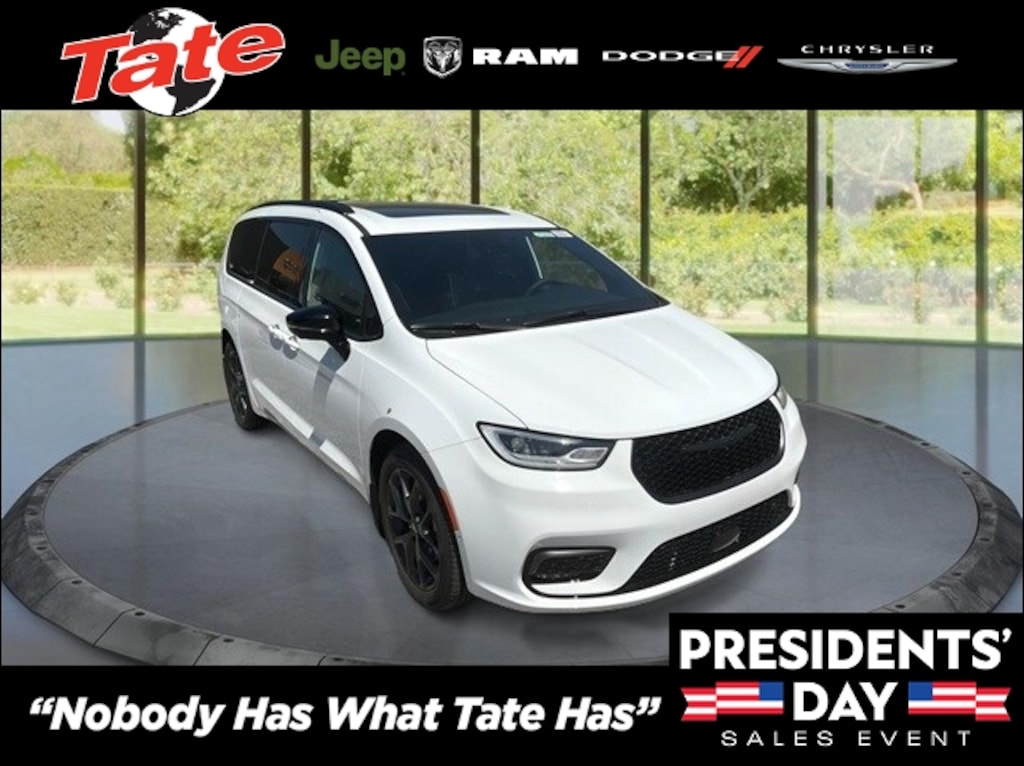 New 2023 Chrysler Pacifica Limited Passenger Van