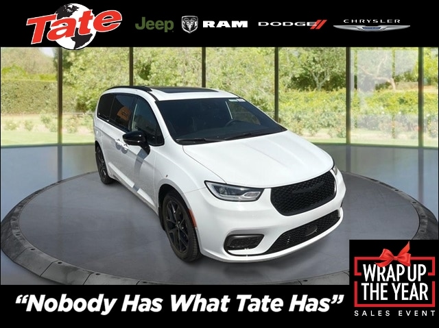 2023 Chrysler Pacifica Limited's photo