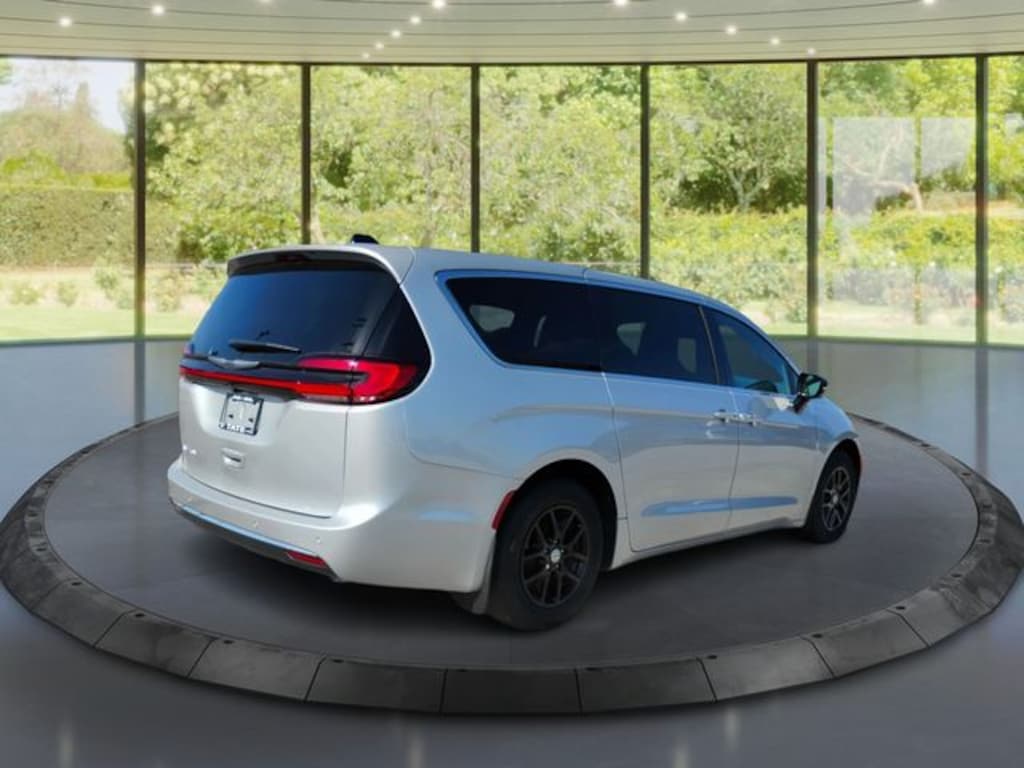 New 2026 Chrysler Pacifica Select Passenger Van