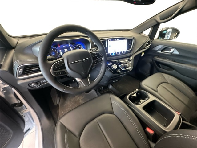 2025 Chrysler Pacifica photo 3