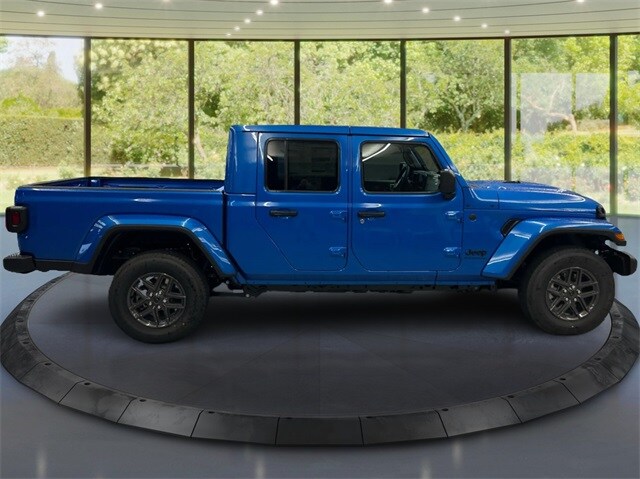 2025 Jeep Gladiator Sport S photo 2