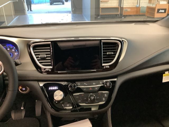 2026 Chrysler Pacifica Pinnacle - Photo 14