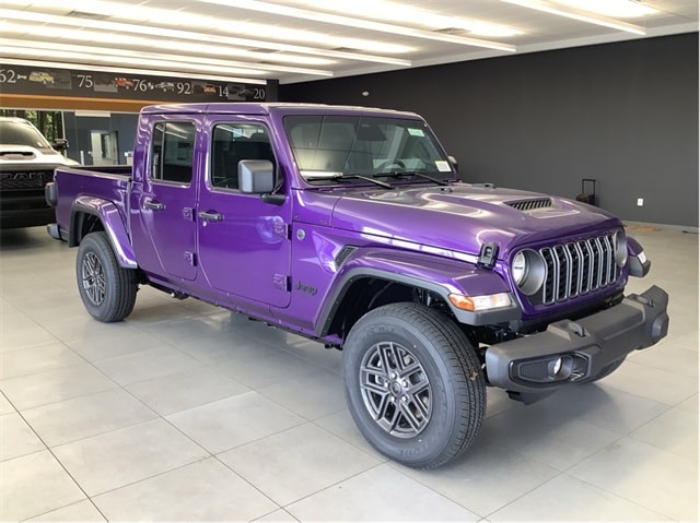 2026 Jeep Gladiator Sport S's photo