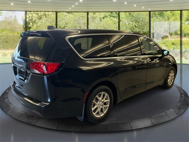 2026 Chrysler Voyager LX photo 3