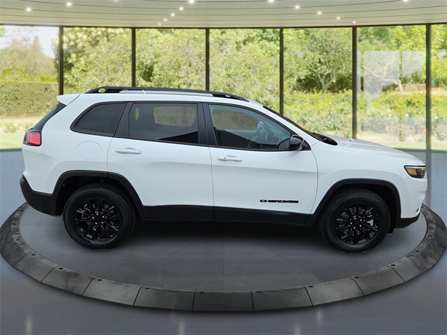 2023 Jeep Cherokee Altitude photo 2
