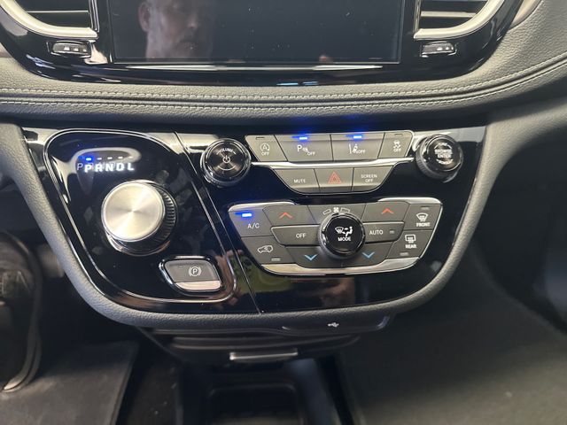 2026 Chrysler Pacifica Select - Photo 16