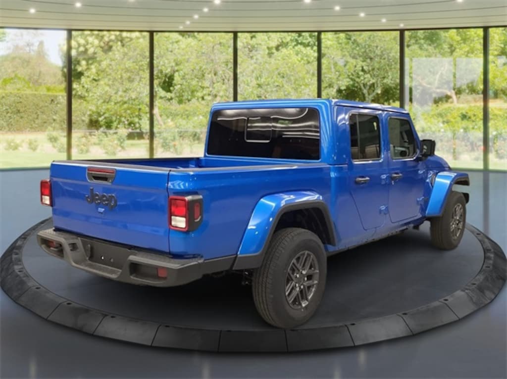 New 2026 Jeep Gladiator Sport S Pickup
