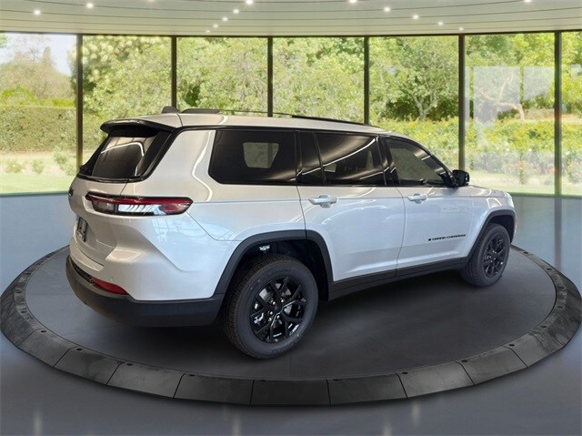 2025 Jeep Grand Cherokee Altitude X photo 2