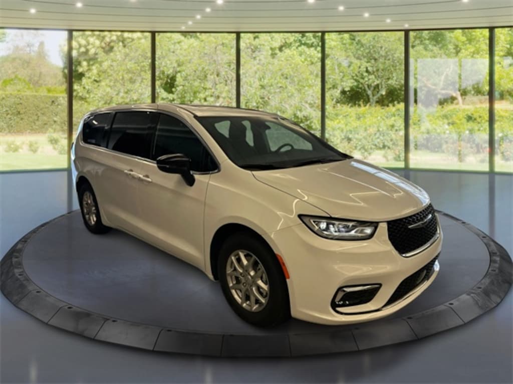 New 2026 Chrysler Pacifica Select Passenger Van