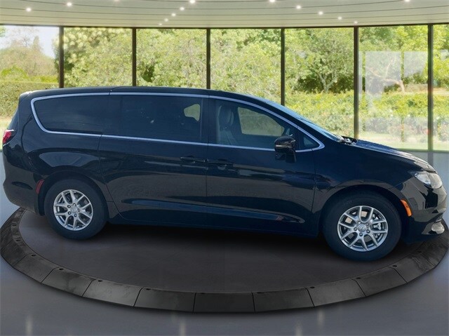 2026 Chrysler Voyager LX photo 2