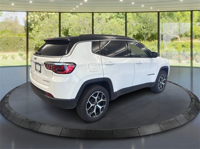 2026 Jeep Compass Limited Altitude photo 3
