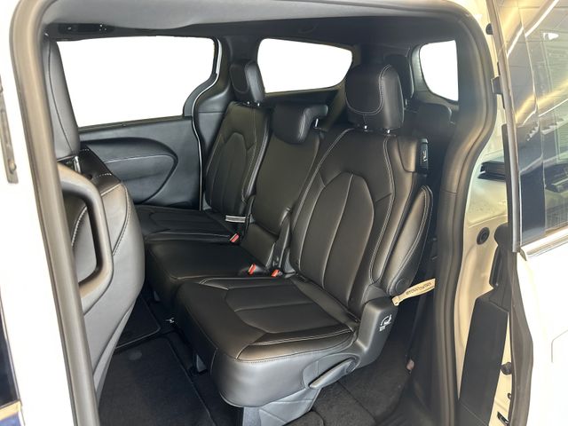 2026 Chrysler Pacifica Select - Photo 13