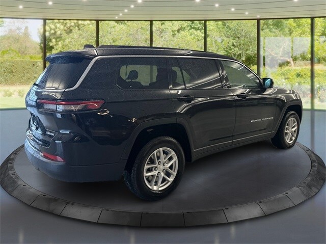2025 Jeep Grand Cherokee Laredo photo 2