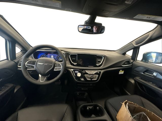 2026 Chrysler Pacifica Select - Photo 21