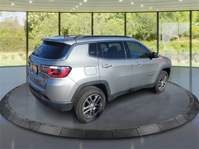 2020 Jeep Compass Latitude photo 3