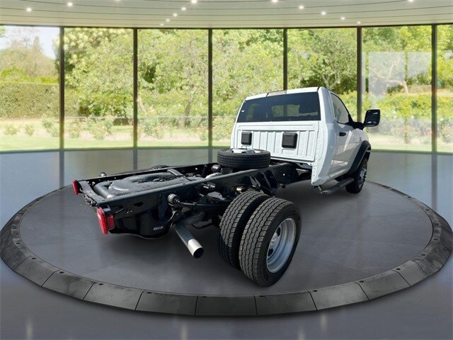 2024 Ram 5500 Tradesman photo 2