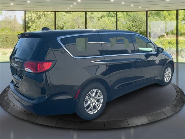 2026 Chrysler Voyager LX photo 3