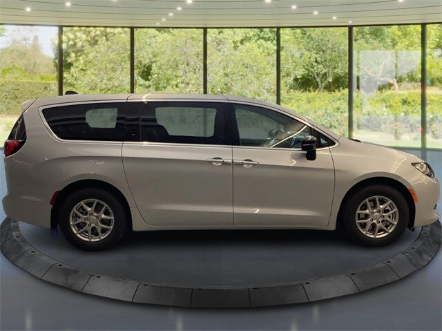 2026 Chrysler Voyager LX photo 2