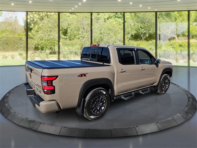 2022 Nissan Frontier PRO-4X photo 2