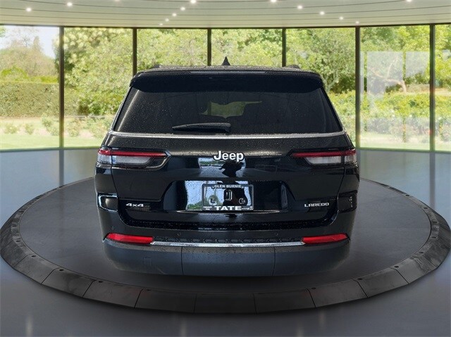 2025 Jeep Grand Cherokee Laredo photo 3